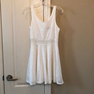 WHITE LACE DRESS